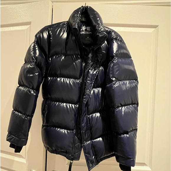 ** sold** Aritzia superpuff size medium - Picture 3 of 6